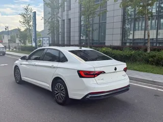 Volkswagen Sagitar 2024 купить из Китая, цена 1 738 000 ₽ — Suifenhe Auto