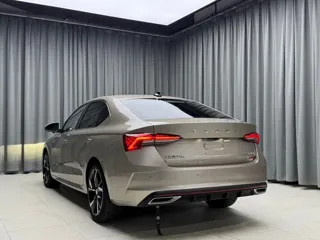 Skoda Octavia 2023 купить из Китая, цена 2 378 000 ₽ — Suifenhe Auto