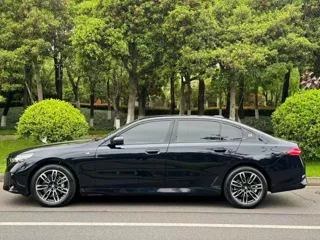 BMW 5 Series 2025 купить из Китая, цена 5 418 000 ₽ — Suifenhe Auto