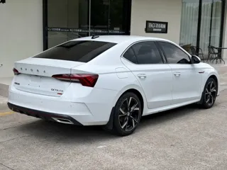 Skoda Octavia 2023 купить из Китая, цена 2 290 000 ₽ — Suifenhe Auto