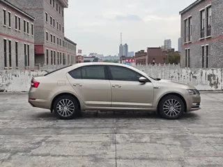 Skoda Octavia 2019 купить из Китая, цена 1 211 000 ₽ — Suifenhe Auto