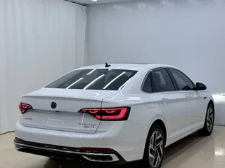 Volkswagen Sagitar 2022 купить из Китая, цена 1 910 000 ₽ — Suifenhe Auto
