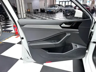 Volkswagen Sagitar 2022 купить из Китая, цена 1 818 000 ₽ — Suifenhe Auto