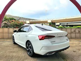 Skoda Octavia 2023 купить из Китая, цена 2 248 000 ₽ — Suifenhe Auto