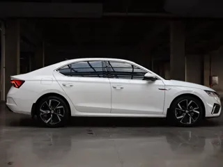 Skoda Octavia 2022 купить из Китая, цена 2 248 000 ₽ — Suifenhe Auto