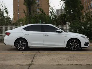 Skoda Octavia 2023 купить из Китая, цена 2 222 000 ₽ — Suifenhe Auto