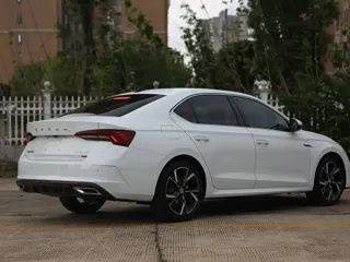 Skoda Octavia 2023 купить из Китая, цена 2 222 000 ₽ — Suifenhe Auto