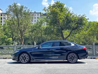 BMW 5 Series 2025 купить из Китая, цена 7 795 000 ₽ — Suifenhe Auto