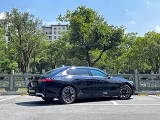 BMW 5 Series 2025 купить из Китая, цена 7 795 000 ₽ — Suifenhe Auto