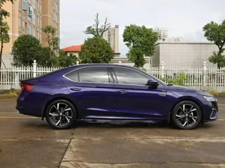 Skoda Octavia 2021 купить из Китая, цена 1 932 000 ₽ — Suifenhe Auto