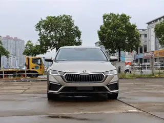 Skoda Octavia 2022 купить из Китая, цена 2 222 000 ₽ — Suifenhe Auto
