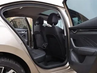 Skoda Octavia 2022 купить из Китая, цена 2 222 000 ₽ — Suifenhe Auto