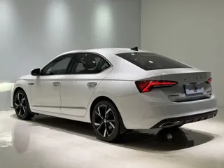 Skoda Octavia 2022 купить из Китая, цена 2 326 000 ₽ — Suifenhe Auto