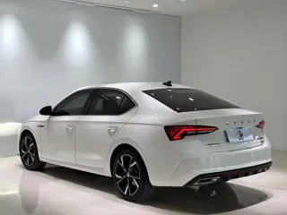 Skoda Octavia 2023 купить из Китая, цена 2 456 000 ₽ — Suifenhe Auto