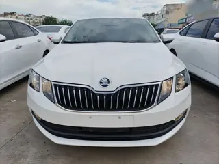 Skoda Octavia 2019 купить из Китая, цена 1 309 000 ₽ — Suifenhe Auto