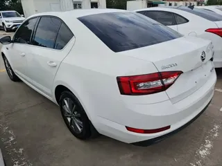 Skoda Octavia 2019 купить из Китая, цена 1 309 000 ₽ — Suifenhe Auto