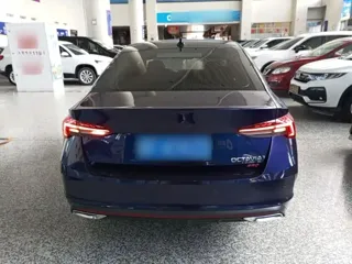 Skoda Octavia 2022 купить из Китая, цена 1 449 000 ₽ — Suifenhe Auto