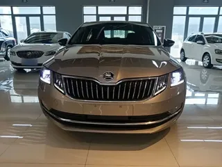 Skoda Octavia 2018 купить из Китая, цена 1 287 000 ₽ — Suifenhe Auto