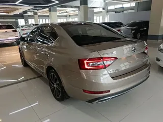 Skoda Octavia 2018 купить из Китая, цена 1 287 000 ₽ — Suifenhe Auto
