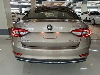 Skoda Octavia 2018 купить из Китая, цена 1 287 000 ₽ — Suifenhe Auto