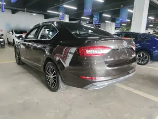 Skoda Octavia 2018 купить из Китая, цена 1 175 000 ₽ — Suifenhe Auto