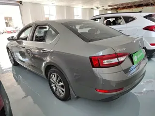 Skoda Octavia 2019 купить из Китая, цена 1 283 000 ₽ — Suifenhe Auto