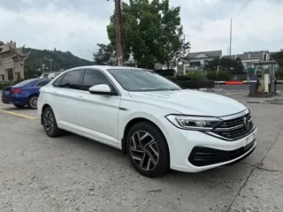 Volkswagen Sagitar 2022 купить из Китая, цена 1 510 000 ₽ — Suifenhe Auto