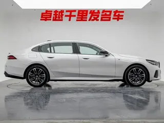 BMW 5 Series 2025 купить из Китая, цена 6 320 000 ₽ — Suifenhe Auto