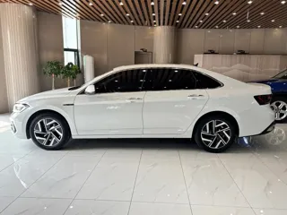 Volkswagen Sagitar 2022 купить из Китая, цена 1 805 000 ₽ — Suifenhe Auto
