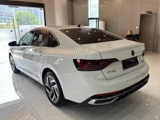 Volkswagen Sagitar 2022 купить из Китая, цена 1 805 000 ₽ — Suifenhe Auto