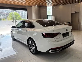 Volkswagen Sagitar 2023 купить из Китая, цена 2 321 000 ₽ — Suifenhe Auto