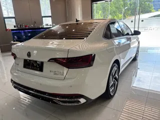Volkswagen Sagitar 2023 купить из Китая, цена 2 321 000 ₽ — Suifenhe Auto