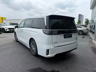 Voyah Dreamer 2025 купить из Китая, цена 6 464 000 ₽ — Suifenhe Auto