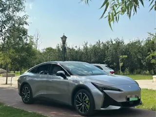 ARCFOX S 2025 купить из Китая, цена 3 223 000 ₽ — Suifenhe Auto