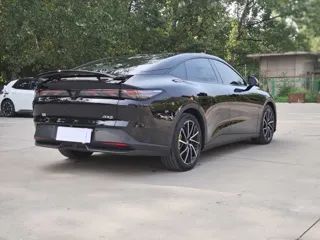 ARCFOX S 2025 купить из Китая, цена 3 568 000 ₽ — Suifenhe Auto