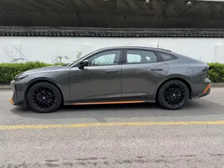 Changan UNI-V 2024 купить из Китая, цена 2 570 000 ₽ — Suifenhe Auto