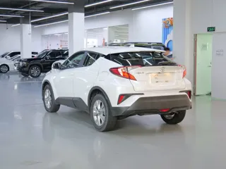 Toyota IZOA 2023 купить из Китая, цена 2 843 000 ₽ — Suifenhe Auto