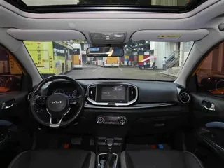 Kia Stonic 2022 купить из Китая, цена 1 376 000 ₽ — Suifenhe Auto