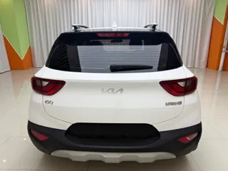 Kia Stonic 2022 купить из Китая, цена 1 493 000 ₽ — Suifenhe Auto