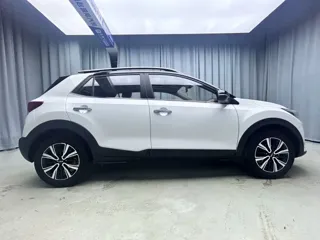 Kia Stonic 2022 купить из Китая, цена 1 480 000 ₽ — Suifenhe Auto