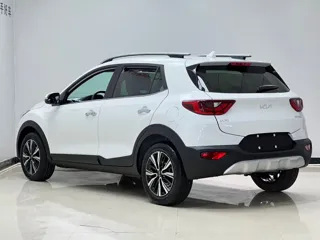 Kia Stonic 2023 купить из Китая, цена 1 441 000 ₽ — Suifenhe Auto