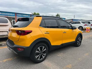 Kia Stonic 2023 купить из Китая, цена 1 285 000 ₽ — Suifenhe Auto