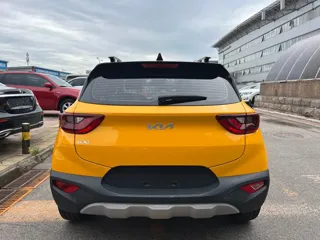 Kia Stonic 2023 купить из Китая, цена 1 285 000 ₽ — Suifenhe Auto
