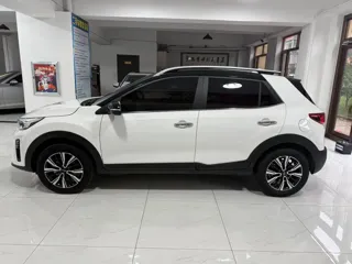 Kia Stonic 2023 купить из Китая, цена 1 719 000 ₽ — Suifenhe Auto
