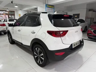 Kia Stonic 2023 купить из Китая, цена 1 719 000 ₽ — Suifenhe Auto