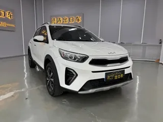 Kia Stonic 2023 купить из Китая, цена 1 506 000 ₽ — Suifenhe Auto