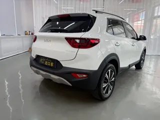 Kia Stonic 2023 купить из Китая, цена 1 506 000 ₽ — Suifenhe Auto