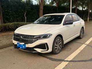 Volkswagen Lavida 2023 купить из Китая, цена 1 536 000 ₽ — Suifenhe Auto