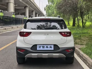 Kia Stonic 2023 купить из Китая, цена 1 454 000 ₽ — Suifenhe Auto