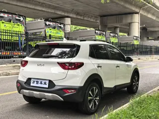 Kia Stonic 2023 купить из Китая, цена 1 454 000 ₽ — Suifenhe Auto
